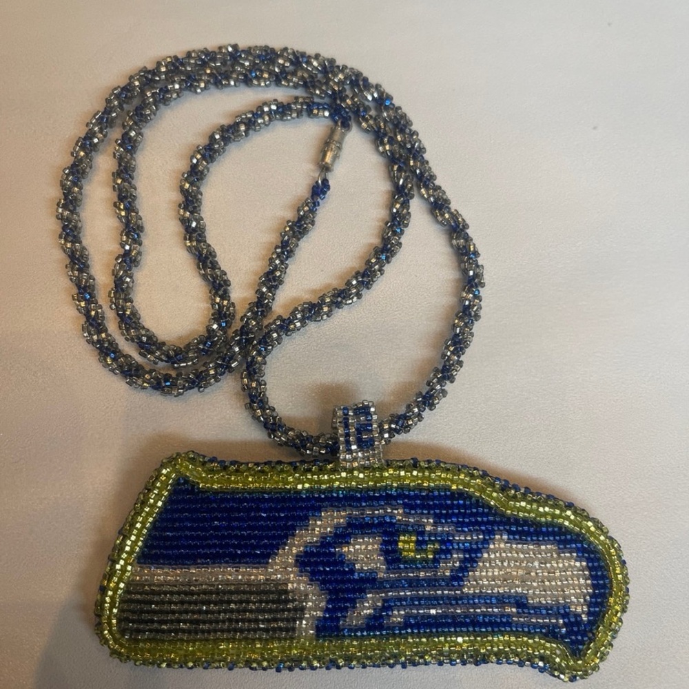 Hand-beaded Seahawks necklace and medallion - Picture 1 of 3